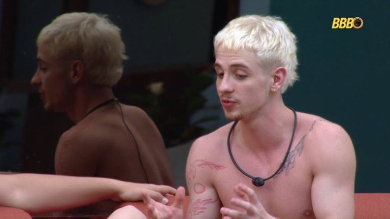 acervobaetinhas's tweet image. "Tem um romance lésbico que eu li ano passado que foi uma das minhas leituras favoritas. O nome do livro é “Coisas óbvias sobre o amor”, quem escreveu ele foi a Elayne Baeta, eu indico muito a leitura.”

FALA de Juliano Floss no #BBB26