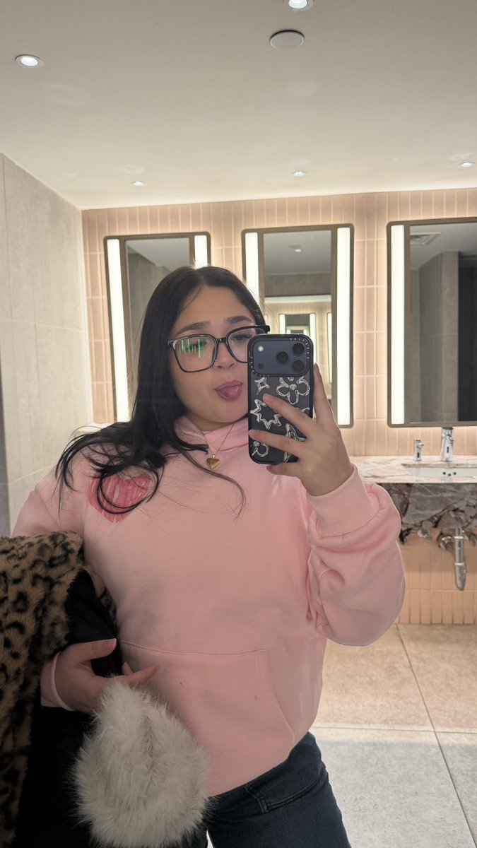 mels 🪽 tweet media