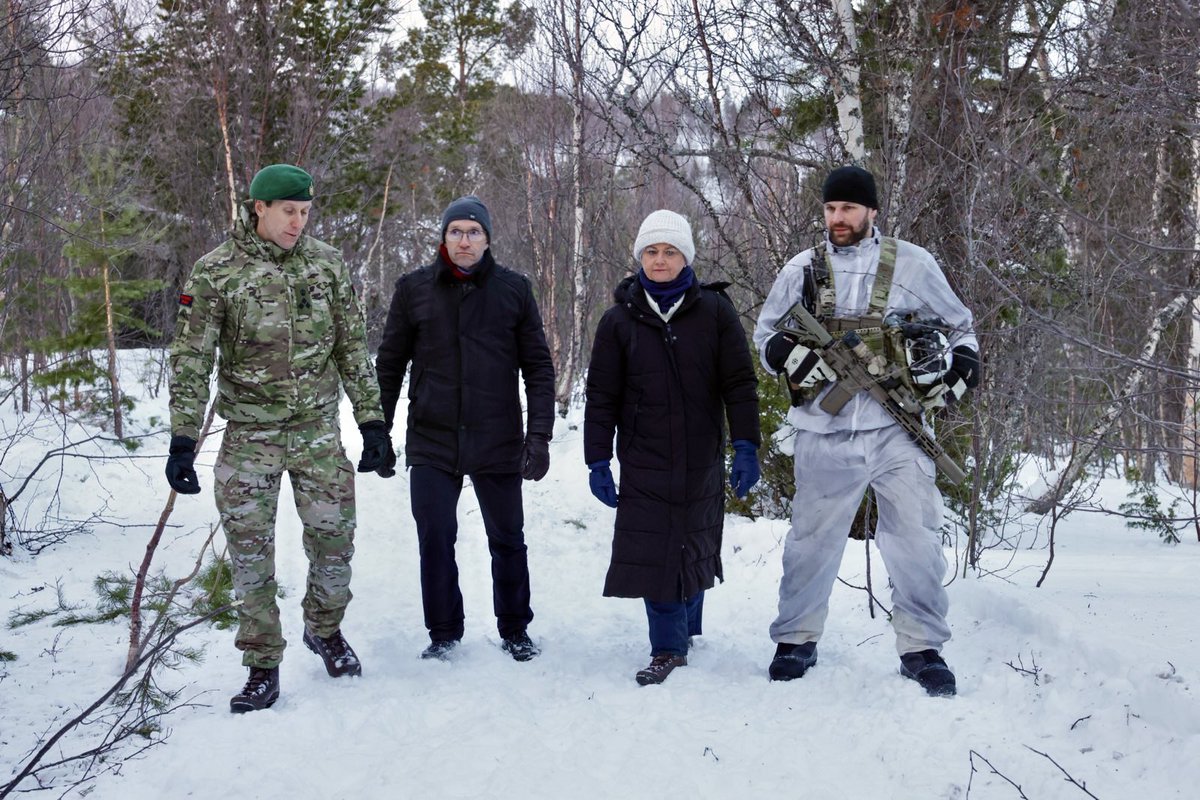 EspenBarthEide's tweet photo. UK &amp; Norway stand shoulder to shoulder in the #Arctic.

UK Royal Marines are expanding training in Norway, strengthening a partnership grounded in the North Atlantic Treaty &amp; our shared commitment to security and
stability.
Thank you for vitsing Bardufoss, @YvetteCooperMP! 🇬🇧🤝🇳🇴 https://t.co/EawmJ9vNsk