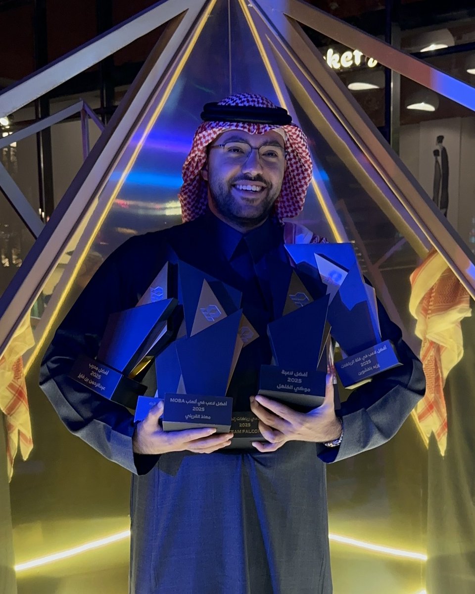 TeamFalconsGG's tweet image. 💚🏆 الصورة المعتادة كل سنة 🏆💚