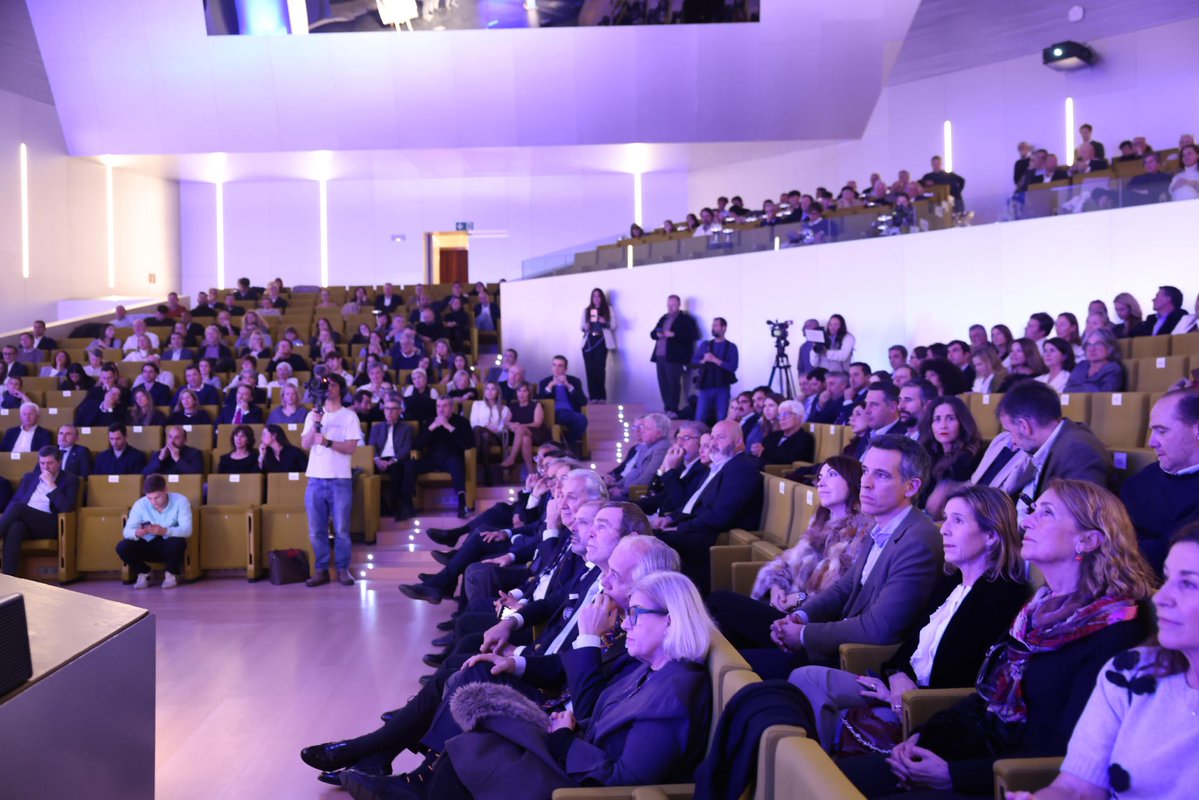 Nit de gala per al golf illenc! 🏆 Avui celebram els Premis Golf 2025.

Lliuram els guardons als campions de Balears d’enguany en una temporada de rècord: 📈 Més llicències que mai. 🎨 Nova identitat corporativa. ⛳️ Formats de competició renovats.

Enhorabona a tots els premiats!