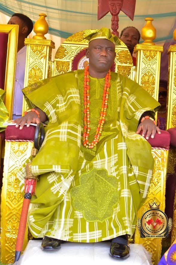 OlayinkaLere's tweet image. Alaafin of Oyo Counters Gov Makinde Over Chairmanship of Oyo State Council of Obas 

The attention of the Alaafin's Palace has been drawn to a statement credited to His Excellency, Governor Seyi Makinde that he consulted with the three traditional rulers in the State, the…