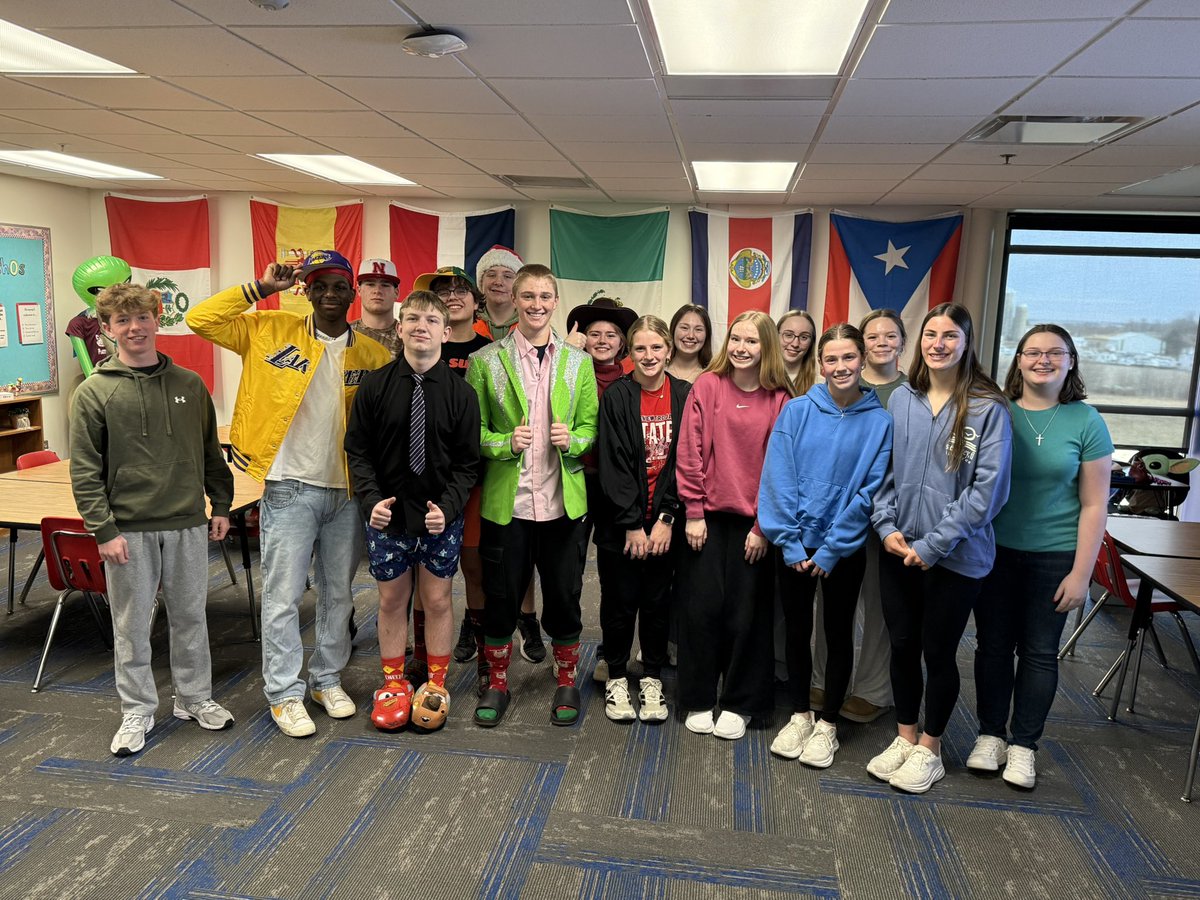 Fashionistas <a href="/Platteview_HS/">Platteview Trojans</a> #español2 #Ehrkes 🥰