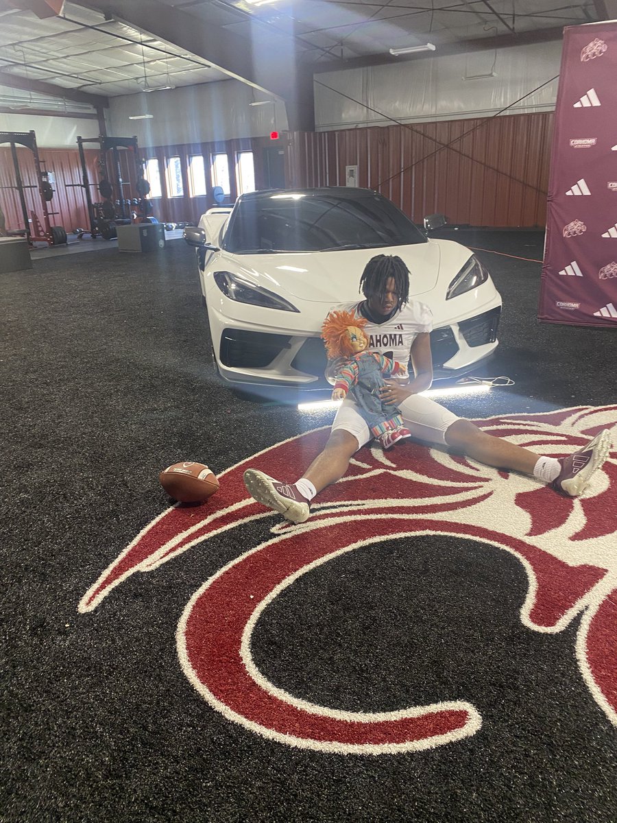 VondreDenson's tweet photo. Thanks For having me! @CoachC662 @CoachKSwinney @JuJuSports1 @warren_rowan @InTheTrenches22 @MissLou365 https://t.co/GKUsmHCoa7