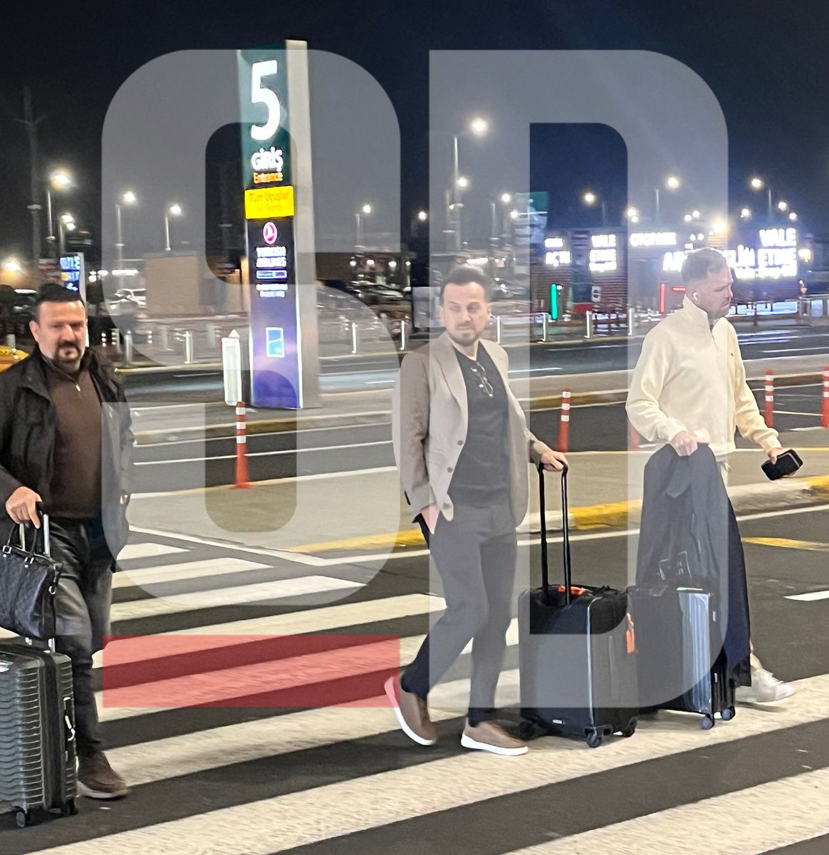 yagosabuncuoglu's tweet photo. ÖZEL | Fenerbahçeli kurmaylar Ertan Torunoğulları, Ömer Topbaş ve Devin Özek, N'Golo Kanté transferini bitirmek için Arap yarımadasına gidiyor! https://t.co/6c3otFVftY