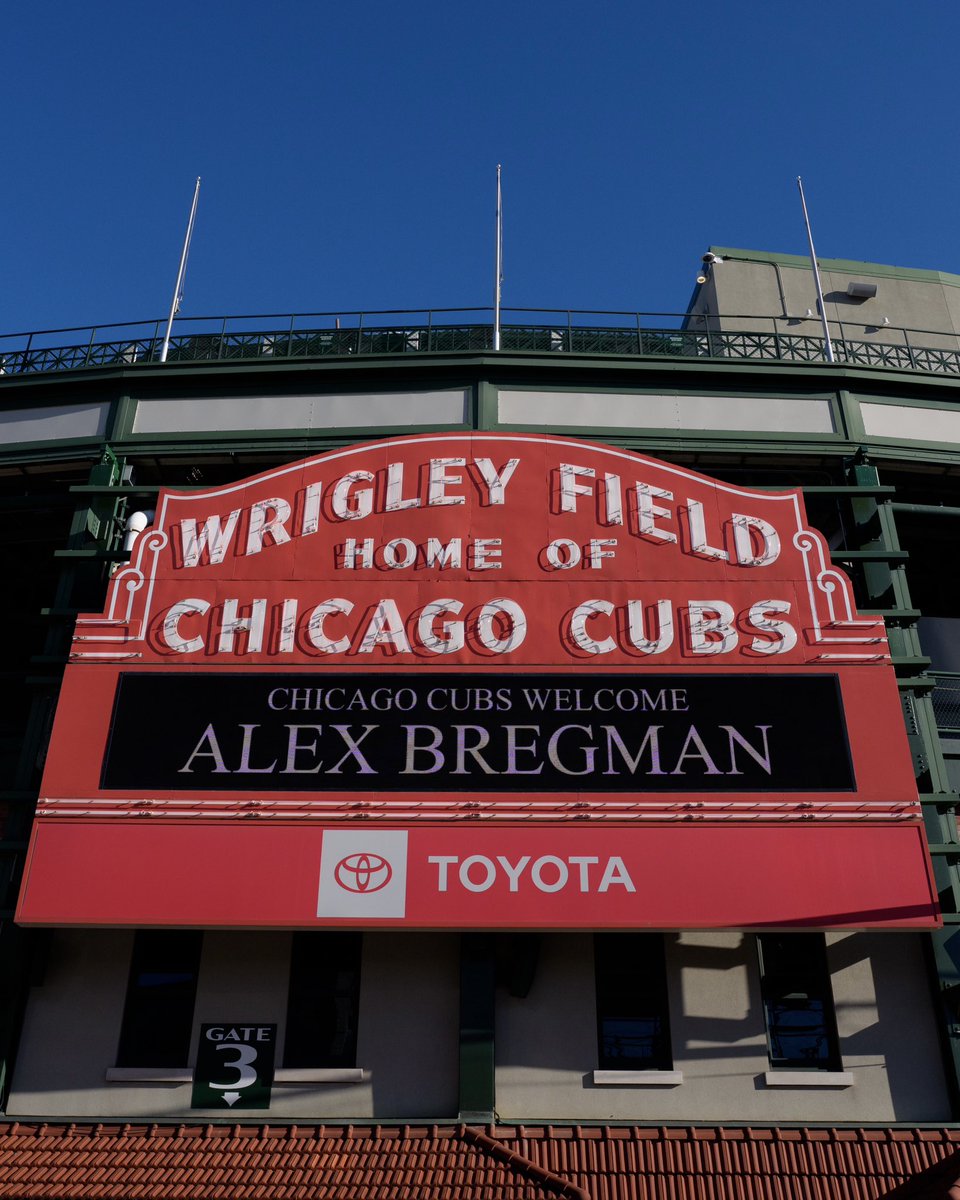 ofcwrigleyfield's tweet image. Let’s make some memories together, @ABREG_1 ☺️

Welcome home!