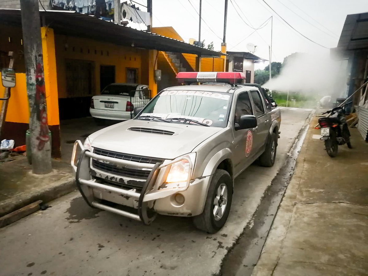 DPS_LosRios's tweet photo. #Puebloviejo| Equipo de Control Vectorial realiza fumigación aeroespacial en sectores de la parroquia San Juan: El Cañar, 5 de Junio, sector 3, 5 y 6. Con estas acciones prevenimos y controlamos la proliferación  del mosquito Aedes Aegypti, transmisor del #Dengue.
#ElNuevoEcuador https://t.co/wrTVrk434x