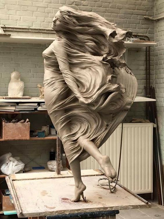 solisolsoli's tweet photo. Luo Li Rong's statue https://t.co/EIIOIjWANn