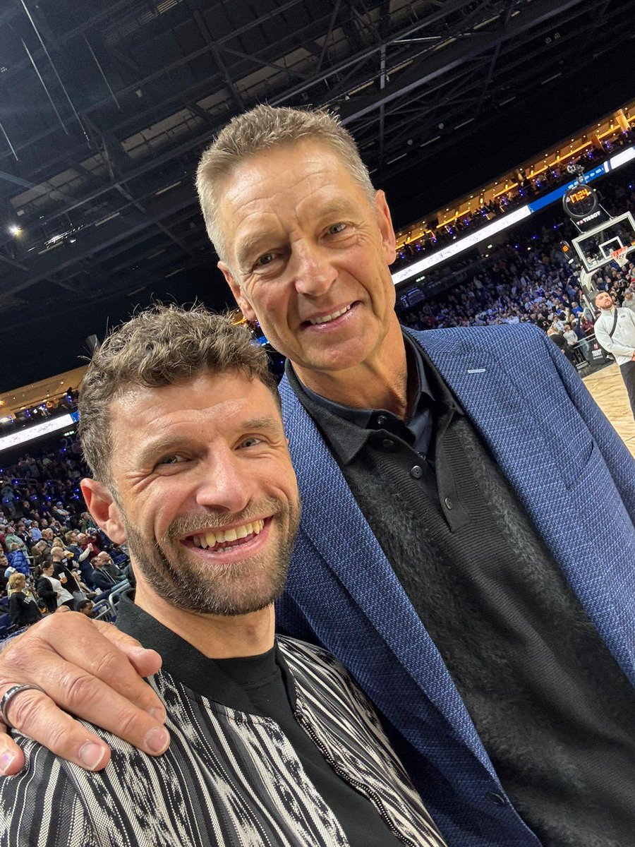 Great to be in Berlin at the first <a href="/NBA/">NBA</a> match in Germany 🏀 
#basketball #esmuellert #NBA