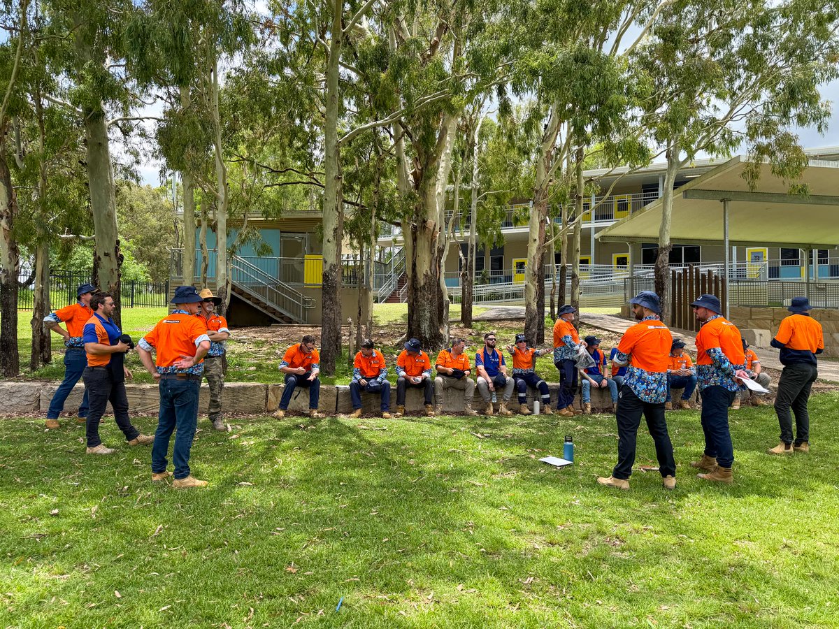 BlueDogTraining's tweet photo. Funky Shirt Friday👕
TradeMutt shirts aren’t just loud - they start real conversations about mental health.
50% of profits support TIACS, providing free counselling for tradies, truckies &amp; farmers.
Proud to partner with TradeMutt and back the cause 💙 https://t.co/RpkTkhijmX