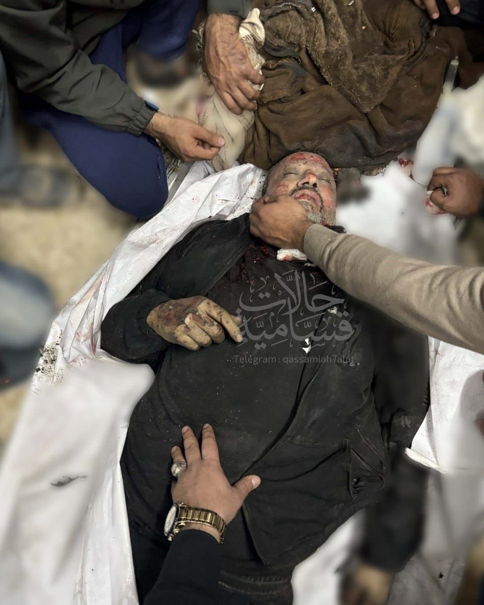 أما رجال القسام...
فلا يموتون إلا شهادة رافعًا سبّابته
بوجوه مسفرة ضاحكة
 مستبشرة ...
على يد قتلة الأنبياء والمرسلين... 
فلا نامت أعين الجبناء..