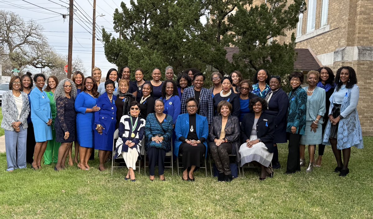 The Austin (TX) Chapter of The Links, Incorporated went “Blue” in January to support the “Blue Campaign” bringing awareness to stop human trafficking. If needed for help call National Human Trafficking Hotline call 1-888-373-7888.

#austinlinkschapter 
#austinlinks