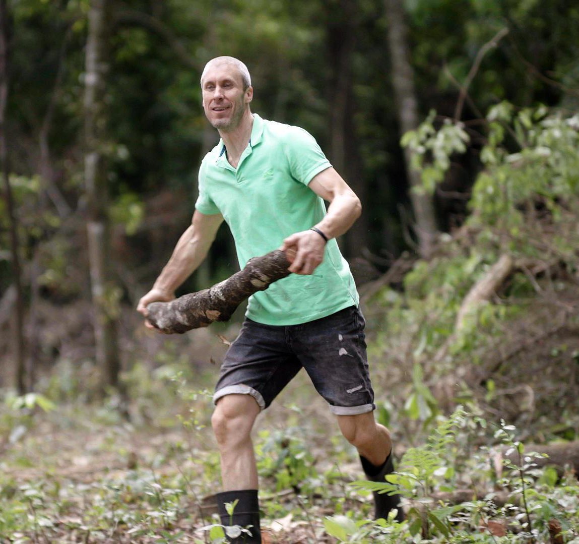 Creepy om te zien hoe die twee Evil Belgen - de toch wat beïnvloedbare - Mart stééds extremere dingen vertellen om te zien of hij dat pikt. Trap er niet in, Mart!! #wakkerinparaguay