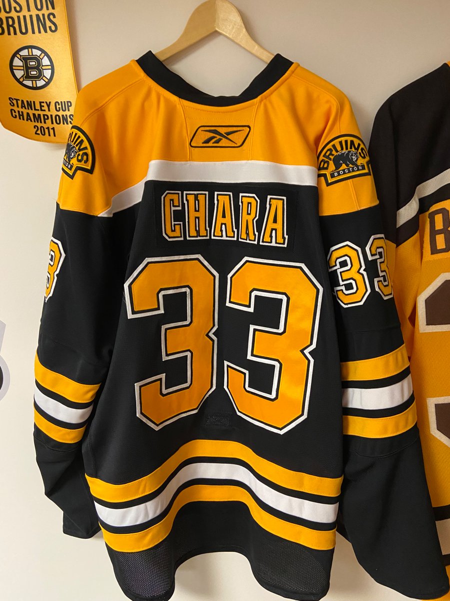 SimScottNeau's tweet image. Can’t wait for the ceremony tonight. It’s cliché to talk about “changing the culture”, but that’s exactly what Zdeno Chara did for the Bruins at time when it was desperately needed. Tonight #33 joins the rafters of the Garden among other Bruins legends.
