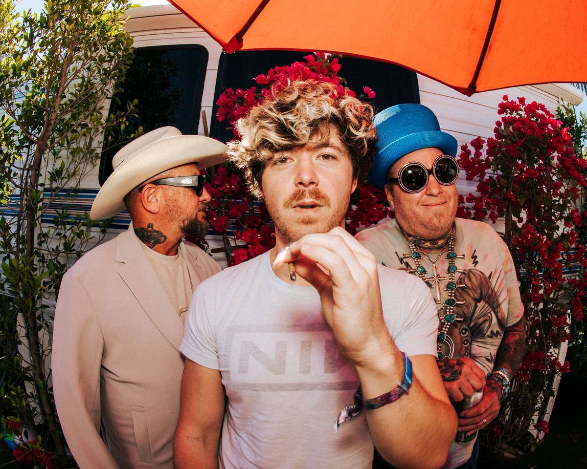 sublime's tweet image. Tomorrow is 2 years since we announced @Coachella and the start of a new chapter! 🎡🌞