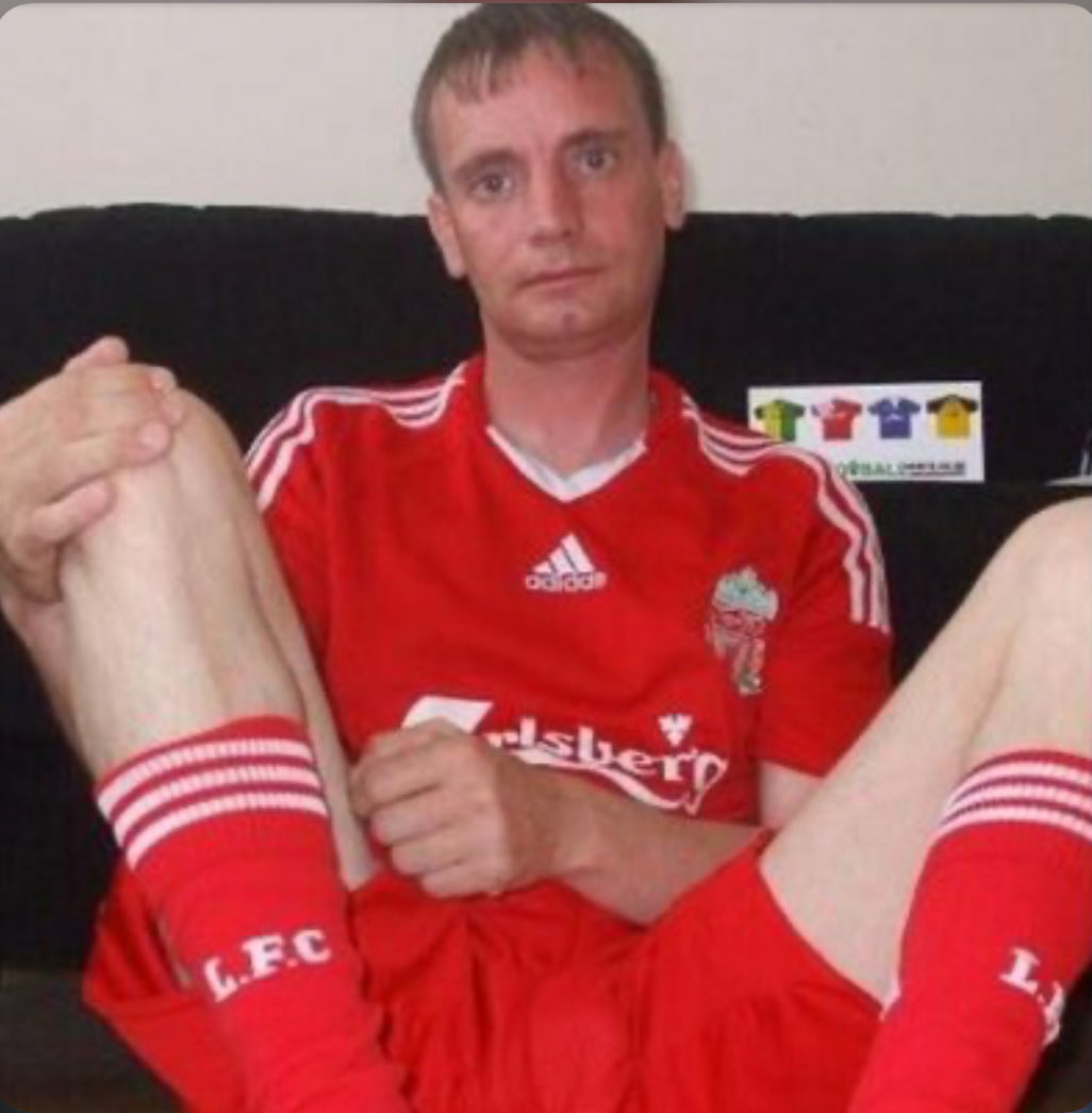 ABartvig's tweet photo. Here you see the perfect example of what a beer does to a man
First picture: A shy wanker sitting a little zesty infront of his sofa
The second picture: Sits in the sofa now, shinpads on because why the fuck not and last but not least a happy smile and a  bloody beer https://t.co/x9JsEEDq7R