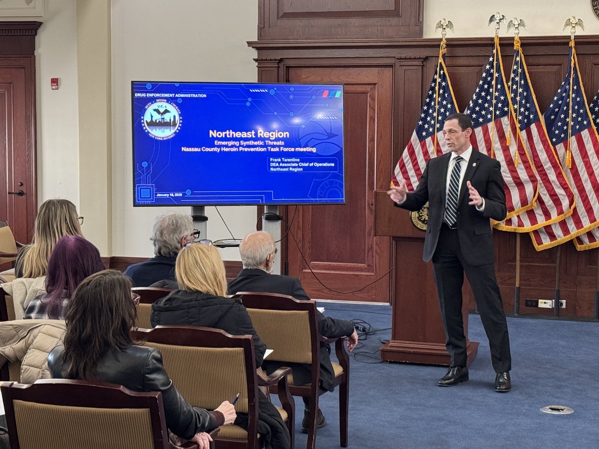 DEANEWYORKDiv's tweet photo. #DEANortheast Regional Associate Chief of Operations Frank Tarentino joined with members from the @NassauDA’s Heroin Prevention Task Force, to speak about emerging drug trends, the dangers of #fentanyl &amp; social media, &amp; the DEA’s fight for a #FentanylFreeAmerica. #DEA #NassauDA https://t.co/vhcKuKkDhB