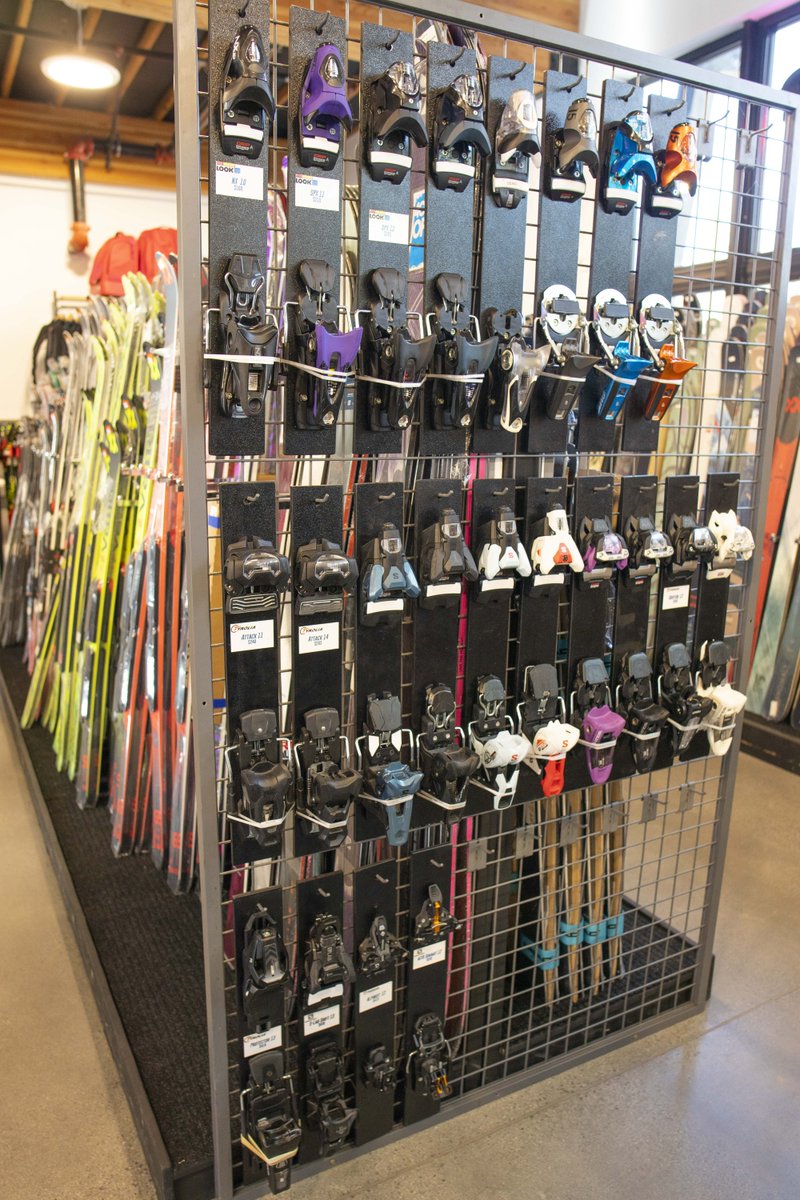 starthaus's tweet photo. The long weekend is nearly here... are you ready?!  🤔
Whether you're after a ski tune, boot adjustment or need to pick up last minute gear, our shop is a quick stop right off of Hwy 89, on the way to the mountain! 

Swing by and our team can help! 🤘 https://t.co/qVToZ8UC08