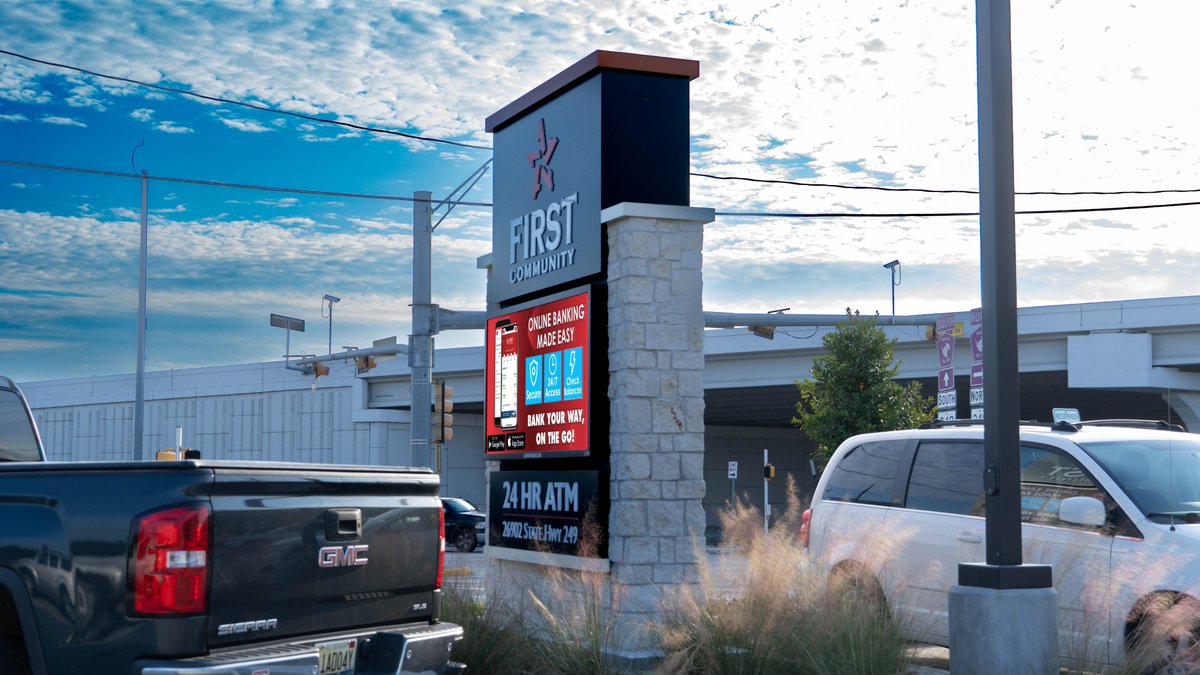 ledpartnershtx's tweet image. 🚀 New install in Tomball! Proud to deliver a 4mm LED Screen for @FirstCommCU (FCCU)—ultra-sharp visuals &amp;amp; vibrant color that make every message stand out day or night. Learn more: ledpartners.com/#LEDPartners #FCCU  #LEDMarquee #DigitalSignage #OutdoorLED #4mmLED #LEDSigns