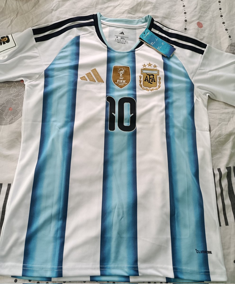 cafcontreverse's tweet image. J'ai commandé se t-shirt sur le site web 🇨🇳gakits.com le 28/12 et ils sont arrivés  le 13/01

Maillots de l'Argentine 2025 2026 fan version m.gakits.com/2025-26-Argent…