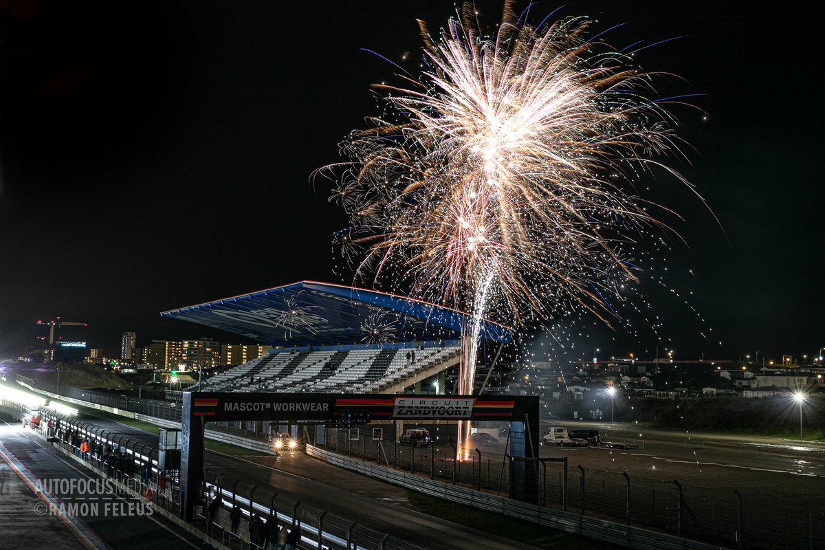 ramonfeleus's tweet photo. Fotoverslag van de Nieuwjaarsrace in Zandvoort https://t.co/yCXeeY0zbb https://t.co/qvp7qpCZka