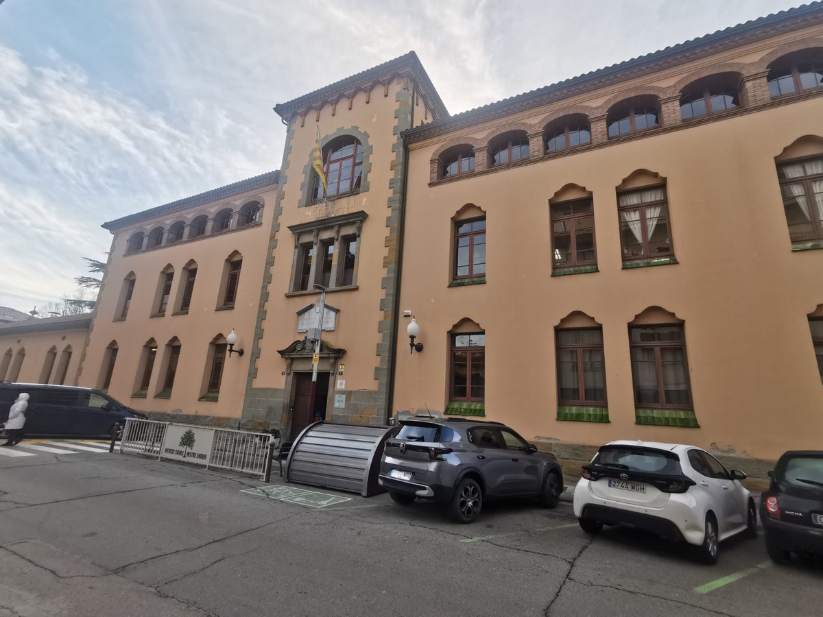 🏫<a href="/ERCStJoanAb/">Per un Sant Joan més viu</a> demana millorar l’accessibilitat i l’eficiència energètica de l’edifici escolar del Mestre Andreu. Diuen que cal fer-ho independentment del futur trasllat de l'educació infantil a l'edifici de la Coromina del Bac, on hi ha la secundària. 

📻go.ivoox.com/rf/166835388