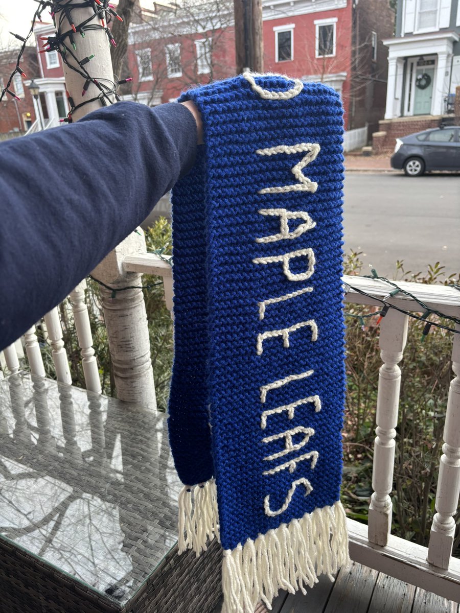 greywaren68's tweet image. it finally hit liv’s mailbox so i can show u guys the scarf i made her😋 this one goes out to all my leafs oomfs #GOLEAFSGO