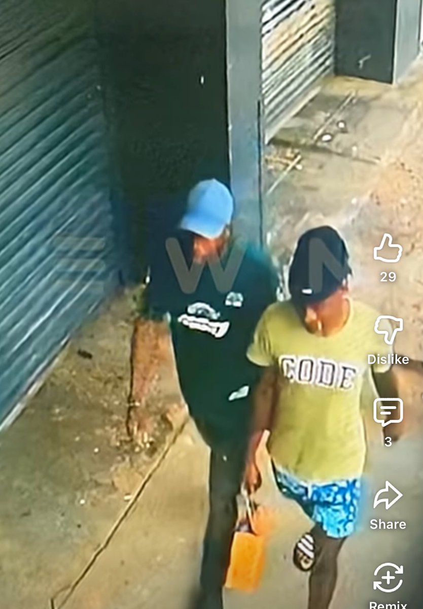 ZizinjaAbelungu's tweet image. ‼️🚨

DJ Warras Killers, the Picture is unclear it's from a Footage. But if properly distributed, someone, somewhere can know who these people are. 

Let us Find these thugs and Lock them up for good 🙌🏾🙏🏾