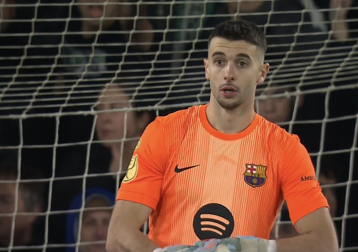 TouchlineX's tweet photo. 📸 - Juan Garcia in goal tonight.

He starts ahead of Ter Stegen who is not reliable enough. https://t.co/Fmh83uYpOE