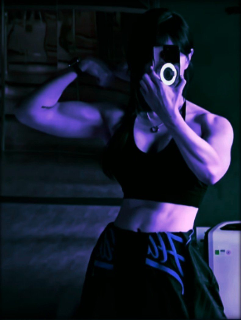 Old Gym Sesh pic, but this will do for my Aura~