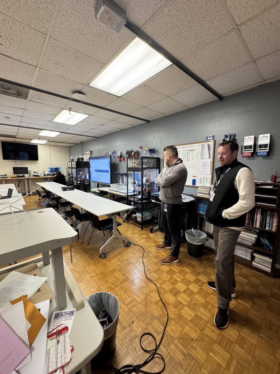 strongwellmc's tweet image. Our featured educator of the week is Jamie Gray of @SullCoSchools . Jamie was recently awarded with one of STRONGWELL's  #STEM grants for an Air Ride trailer project. Robbie Blevins, HS alum, presented the award, met some of his old teachers, &amp;amp; toured CTE classrooms.