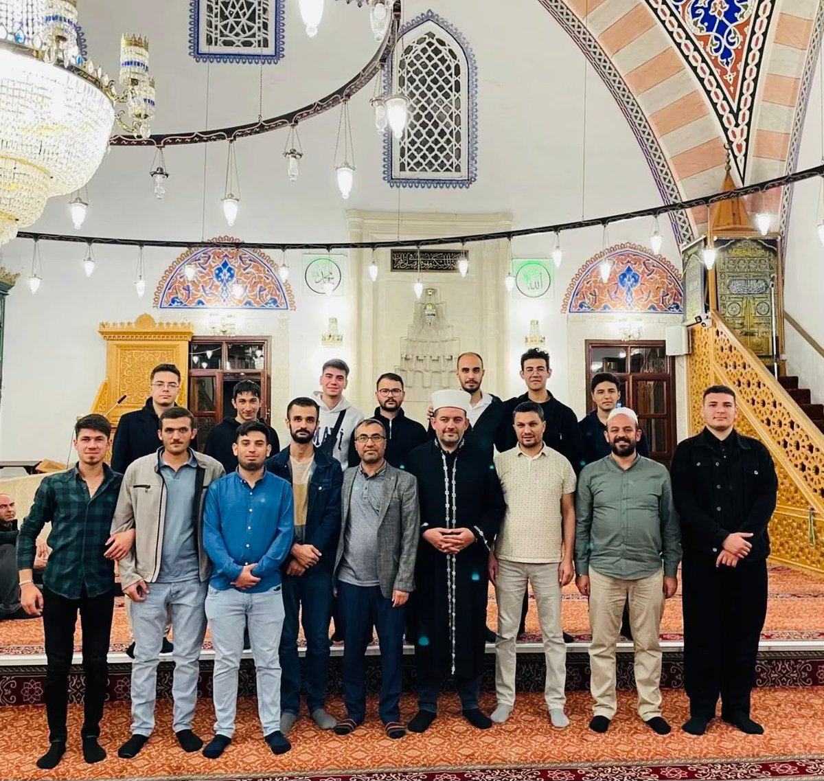 Piri Reis Yurdumuzda Regaip Kandili sebebiyle öğrencilerimize yurt yemekhanemizde Kandil Simidi ikramı gerçekleştirilmiş sonrasında Karaman Siyâser Camii’nde düzenlenen kandil programına öğrencilerimizin katılımı sağlanmıştır.