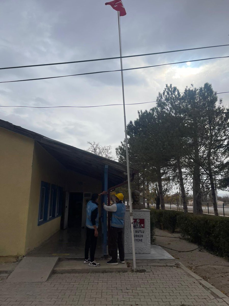 Piri Reis Yurdu gönüllü öğrencilerimiz ile birlikte, 5 Aralık Dünya Gönüllüler Günü ve Kardeş Okul Projesi kapsamında Mesudiye Köyü İlkokulu ziyaret edilerek okulda küçük çaplı bakım ve onarım çalışmaları gerçekleştirilmiştir. Öğrencilerimize Teşekkür Belgeleri takdim edilmiştir.