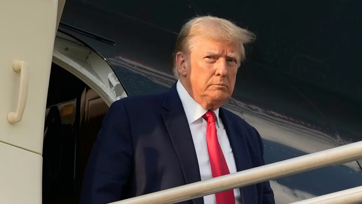 Osint613's tweet photo. U.S. President Donald Trump is delaying a decision on striking Iran as the White House consults internally and with allies about the timing for such an operation and whether it would meaningfully destabilize the regime, sources tell Axios.

Contributed by @AZ_Intel_. https://t.co/k1XGTosGjw