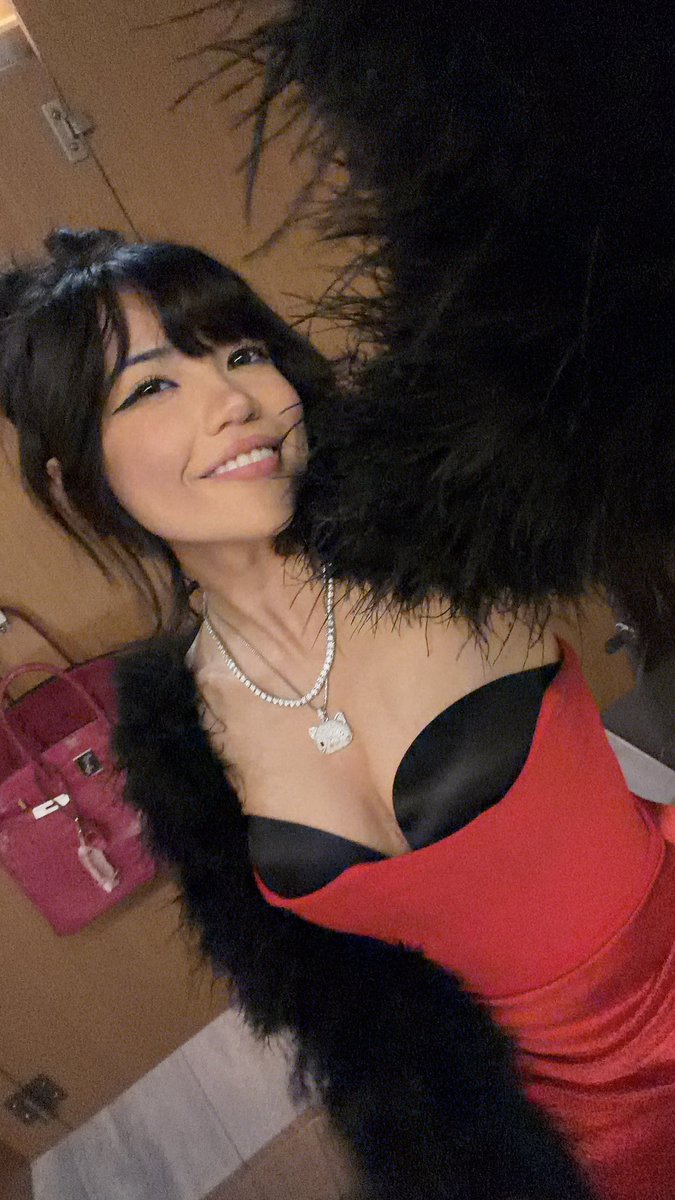 AngeIicat's tweet photo. (girl who is passionate) https://t.co/BlFRkRZy4M