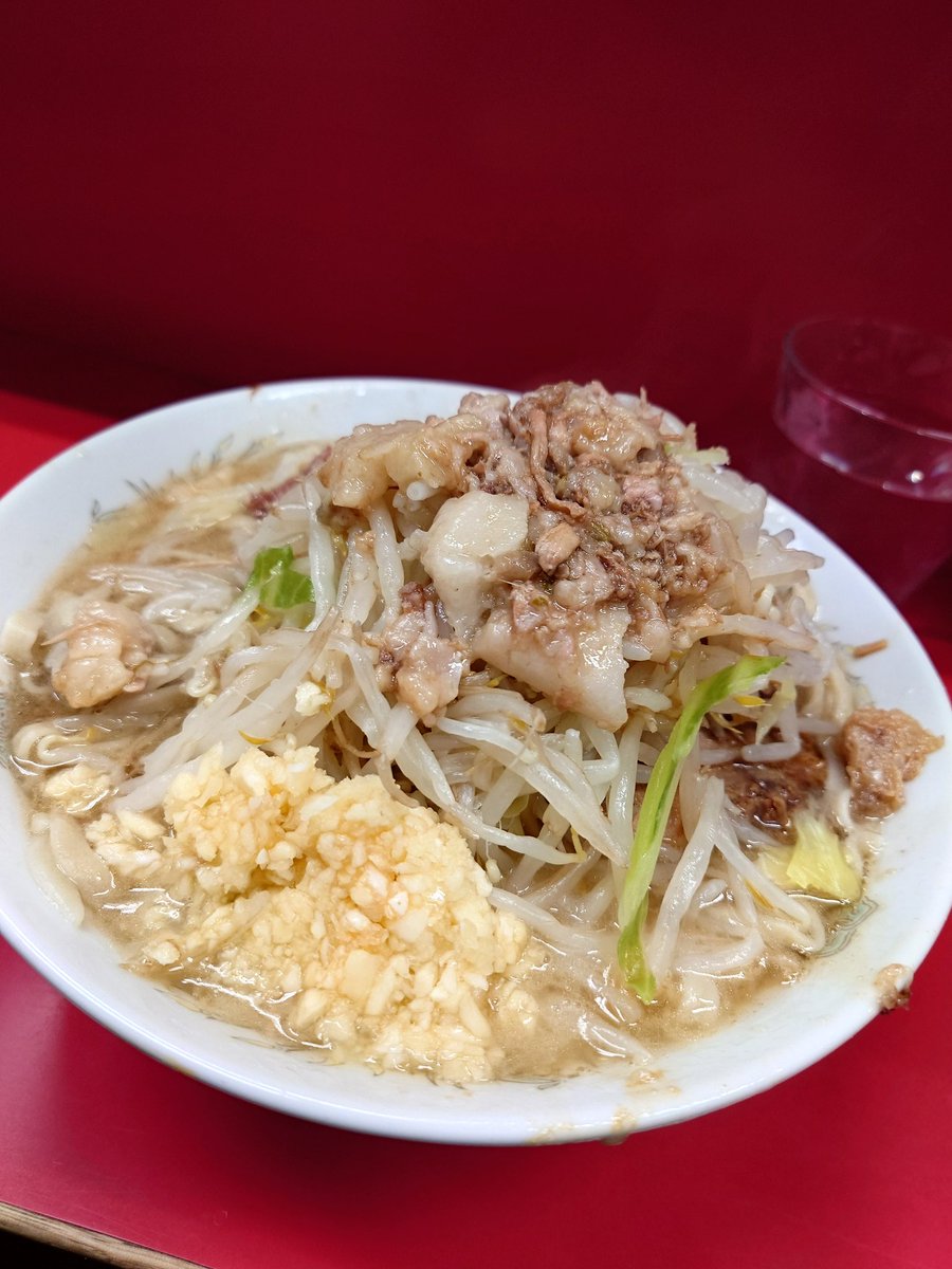 dubstep_220106's tweet photo. 二郎＠三田
小豚麺硬めニンニクアブラ
まろやかスープがヤサイをすすませる
少し硬めの豚もいアクセントとしてよき！
今日も美味しかったっ
ごちそうさまぁぁ https://t.co/iOvg7tWe9z