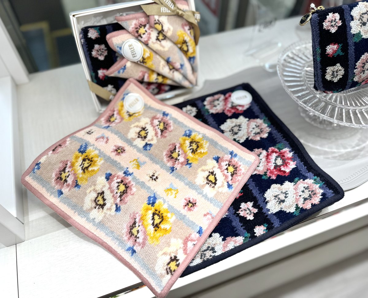 2階＝婦人服飾雑貨売場＜フェイラー＞に長く愛される「アネモネ」の