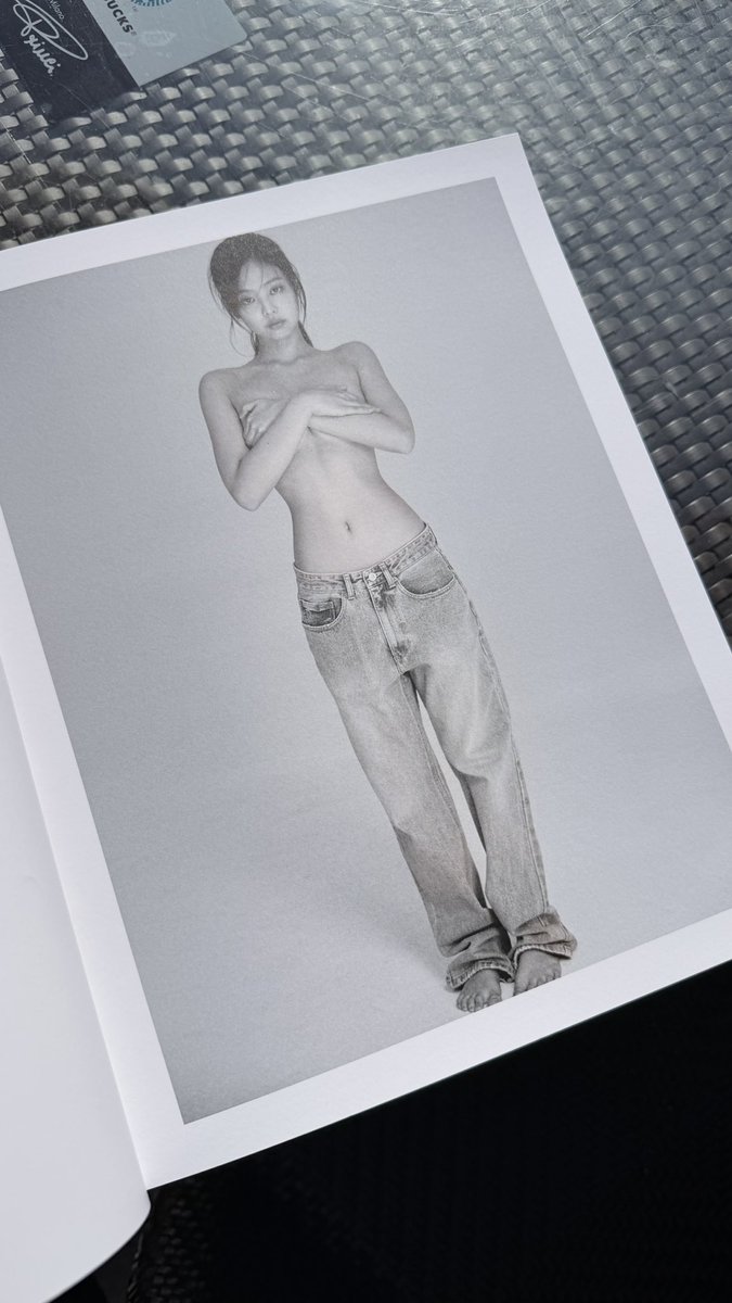 personablink's tweet image. this being the first photo of the Photobook 😭😭😭😭