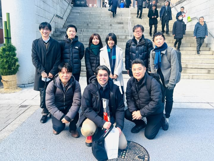 koozyt's tweet photo. 2026年本年もどうぞよろしくお願いいたします。

「テクノロジーを社会のよきことに。研究の社会実装」事業を加速！

クウジットにまつわる昨年の活動トピックや新年早々の動きなど含め４つご紹介しています。

https://t.co/vDBs9mSLVJ https://t.co/yp6umGYd76