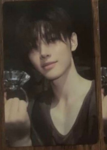 evanndeer's tweet image. THIS SUNGHOON PHOTOCARD WTF