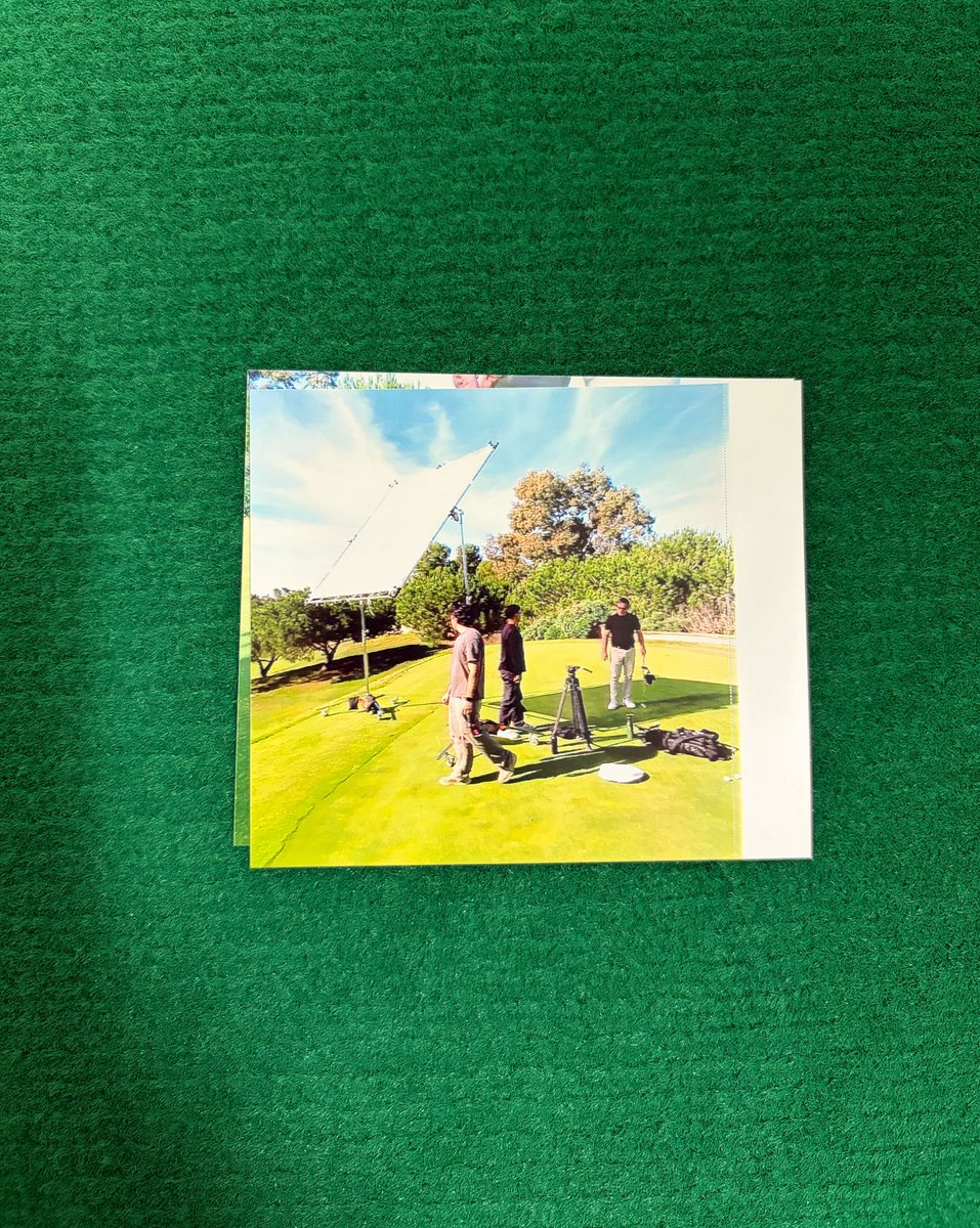 chipd_sports's tweet image. 𝗛𝗮𝘃𝗶𝗻’ 𝗳𝘂𝗻 𝗮𝘁 𝗧𝗵𝗲 𝗚𝗿𝗮𝗻𝗱 ⛳️😎
 
The social intern brought out the old-school Polaroid for CHIP’d Golf Media Day.

Hold + drag →
Check the flicks.

#CHIPdSports