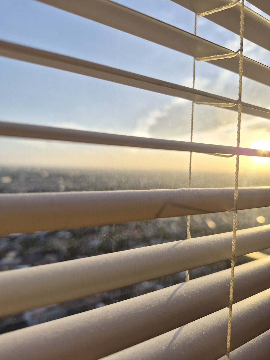 OwliotGrey's tweet image. Masih jadi misteri kenapa tiap jumat cerah walaupun musim ujan.