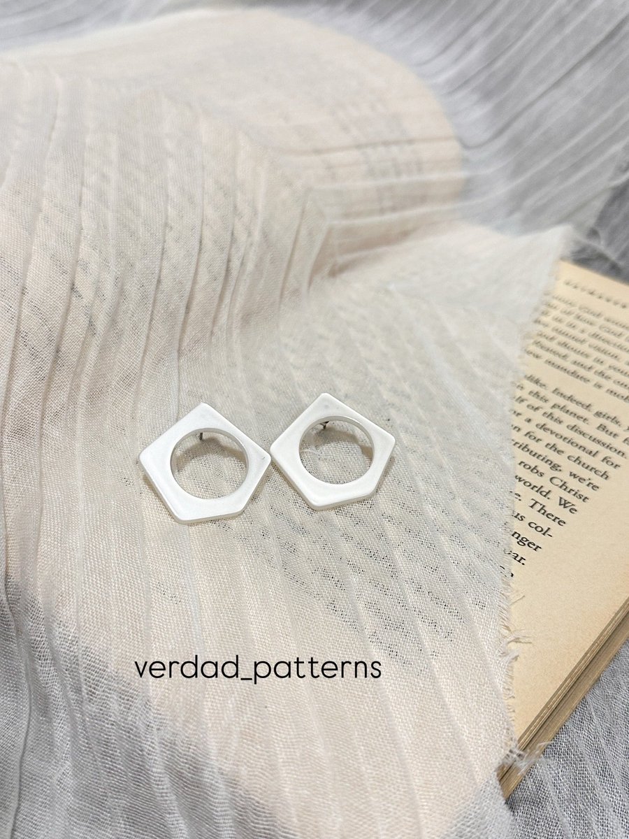VerdadPatterns's tweet image. Vintage Block White Earrings 
Price- N1500
.
To order: Call / WhatsApp: 08163851956 or send us a DM