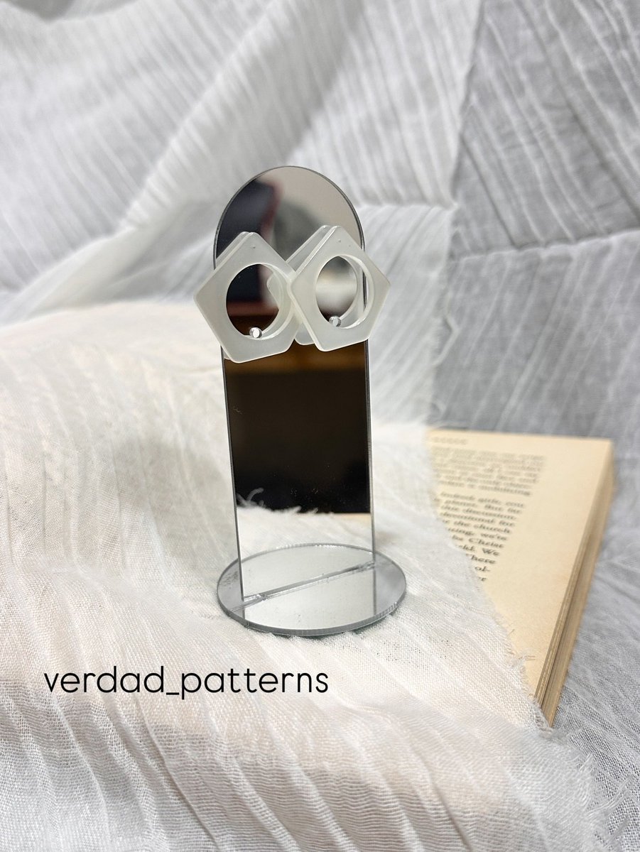 VerdadPatterns's tweet image. Vintage Block White Earrings 
Price- N1500
.
To order: Call / WhatsApp: 08163851956 or send us a DM