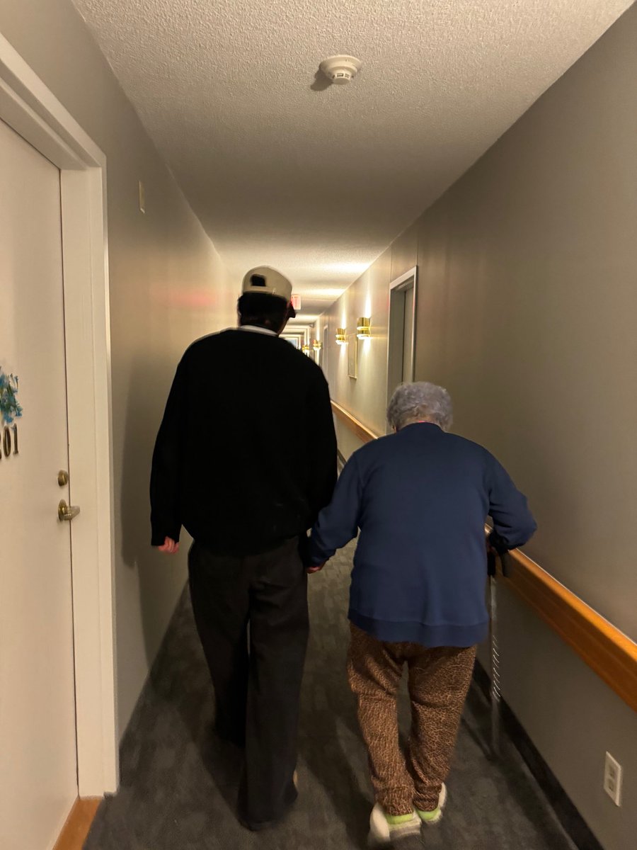 뭔가 마음 따듯해ㅠㅡㅜ🖤
가족들이랑 행복한 시간 보내구와 안효섭 ㅠㅜ