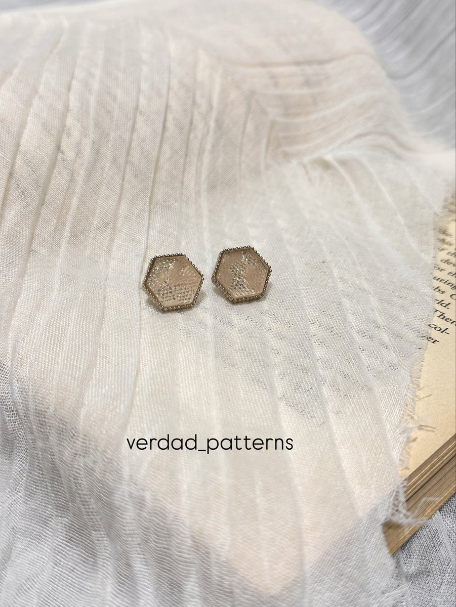 VerdadPatterns's tweet image. Vintage Rose Stud Earrings 
Price- N1500
.
To order: Call / WhatsApp: 08163851956 or send us a DM