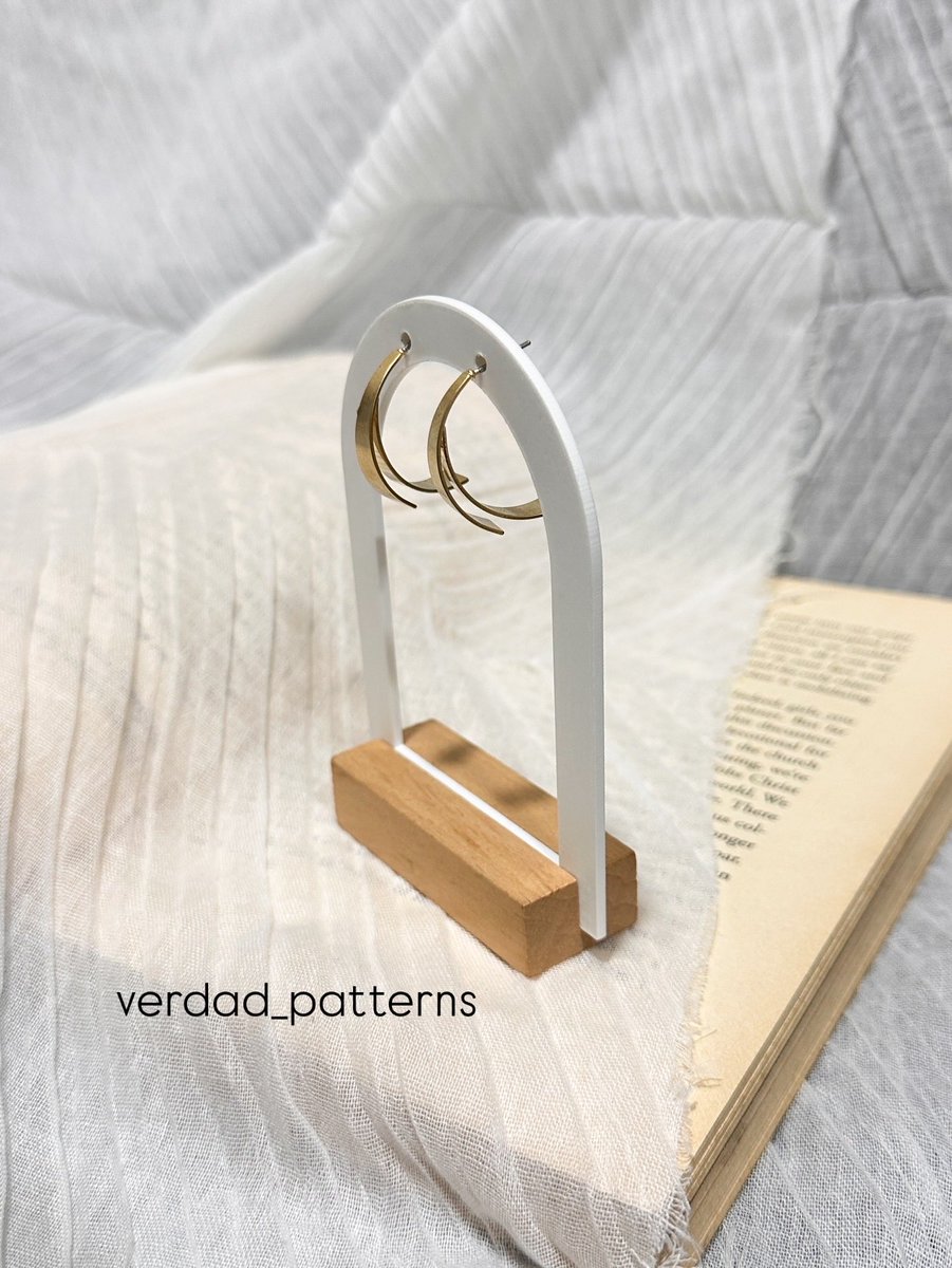 VerdadPatterns's tweet image. Vintage Gold Half Hoop Earrings 
Price- N1500
.
To order: Call / WhatsApp: 08163851956 or send us a DM