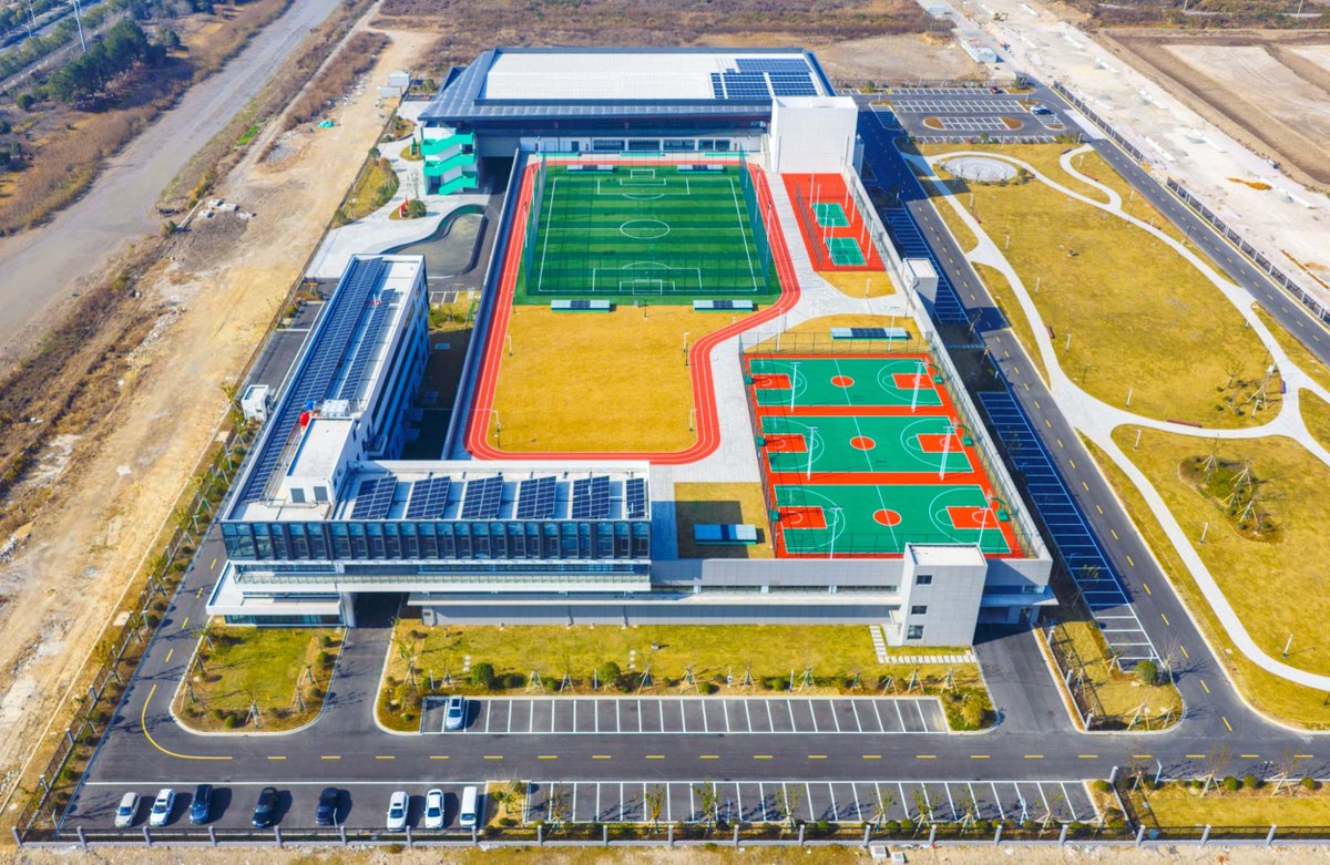 ningbotoday99's tweet image. Take a guess: What is this place?
🏫 A school?
⚽ A sports center?

#NingboToday #architecturelovers