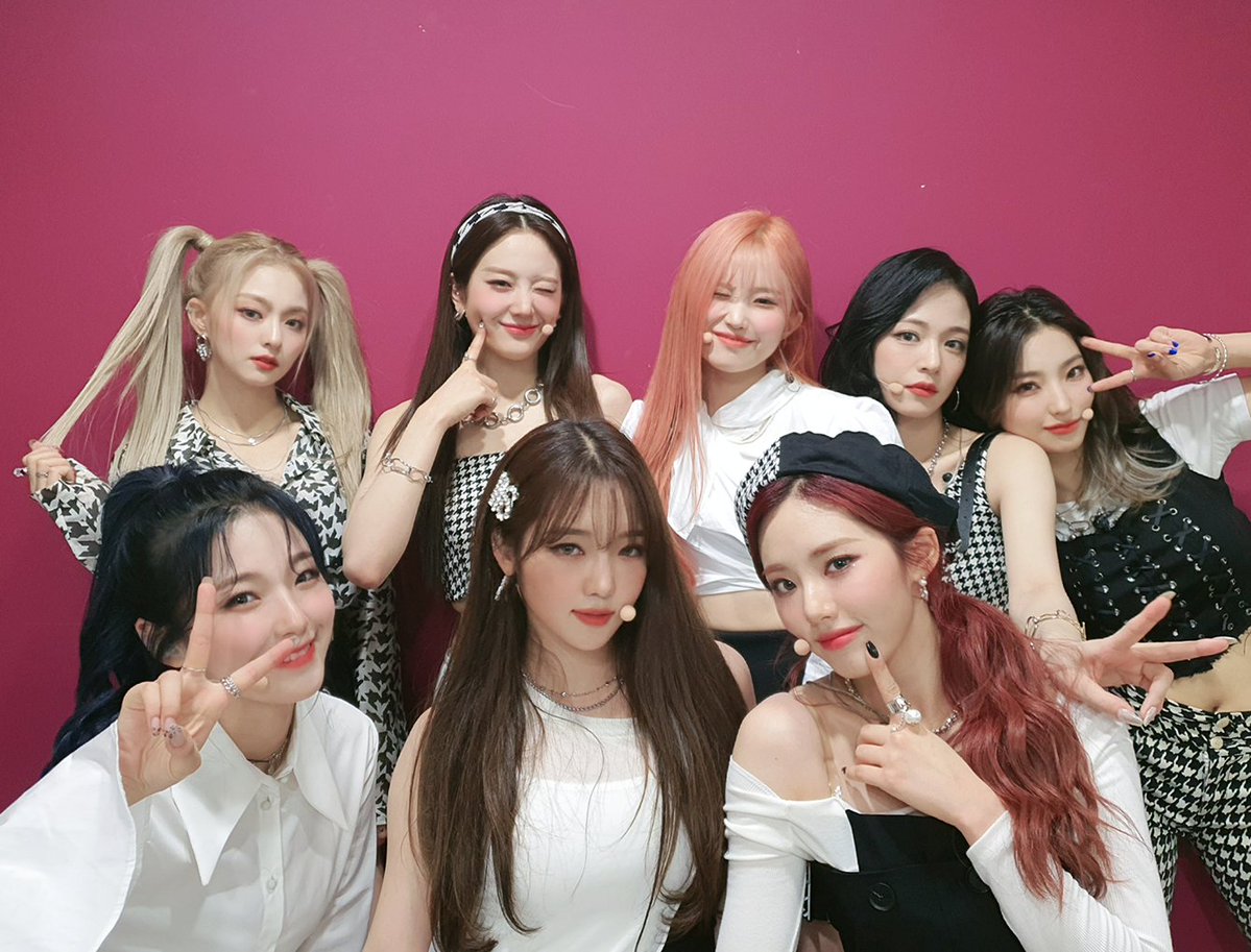 fromtopia's tweet image. Con ‘ƒee𝖑 ɢoo𝐝’ llegamos a este #𝑚𝕚x𓂀𝐫𝕚tua𝕝 más que felices por poder ser parte de este icónico regreso. Estamos muy emocionadas por #𝙰𝑙𝕝𝜗ʼ中𝕚n y lo vamos a demostrar apoyándolos mucho. Felicidades, bonitos. 💗