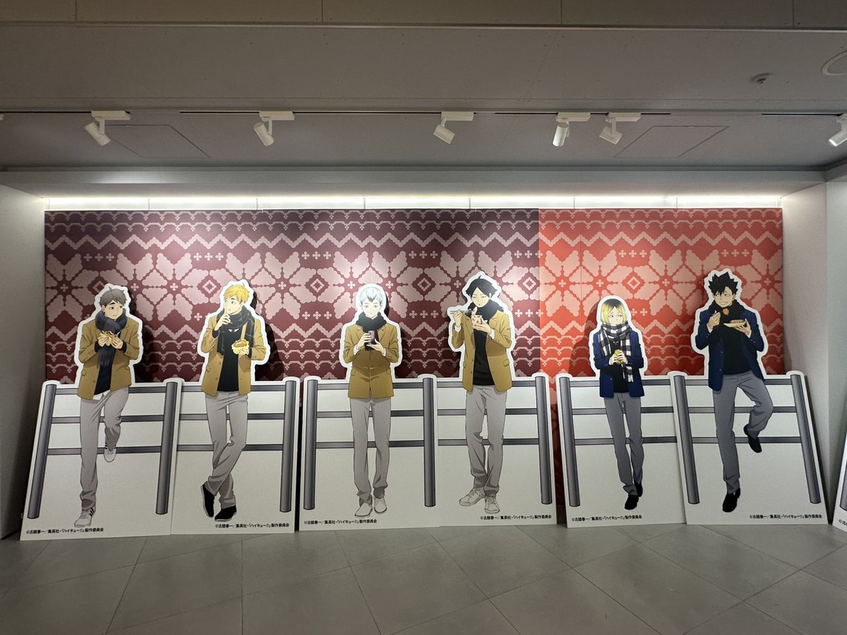 🏐#ハイキュー!!🏐
はふはふ 𝐏𝐎𝐏 𝐔𝐏 𝐒𝐇𝐎𝐏
by Production I.G
🚩東京会場開催中！

⠀⋱フォトスポット紹介⋰

会場内にはキャラクターの等身大パネルが
並ぶフォトスポットが！
"はふはふ"ビジュアルの世界観を
ご堪能ください！

📍SHIBUYA TSUTAYA IP書店
👇詳細
shibuyatsutaya.tsite.jp/article/1605.h…